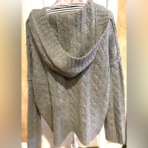 American Eagle Light Gray Open Knit V-Neck with Hood Sweater - Picture 3 of 5